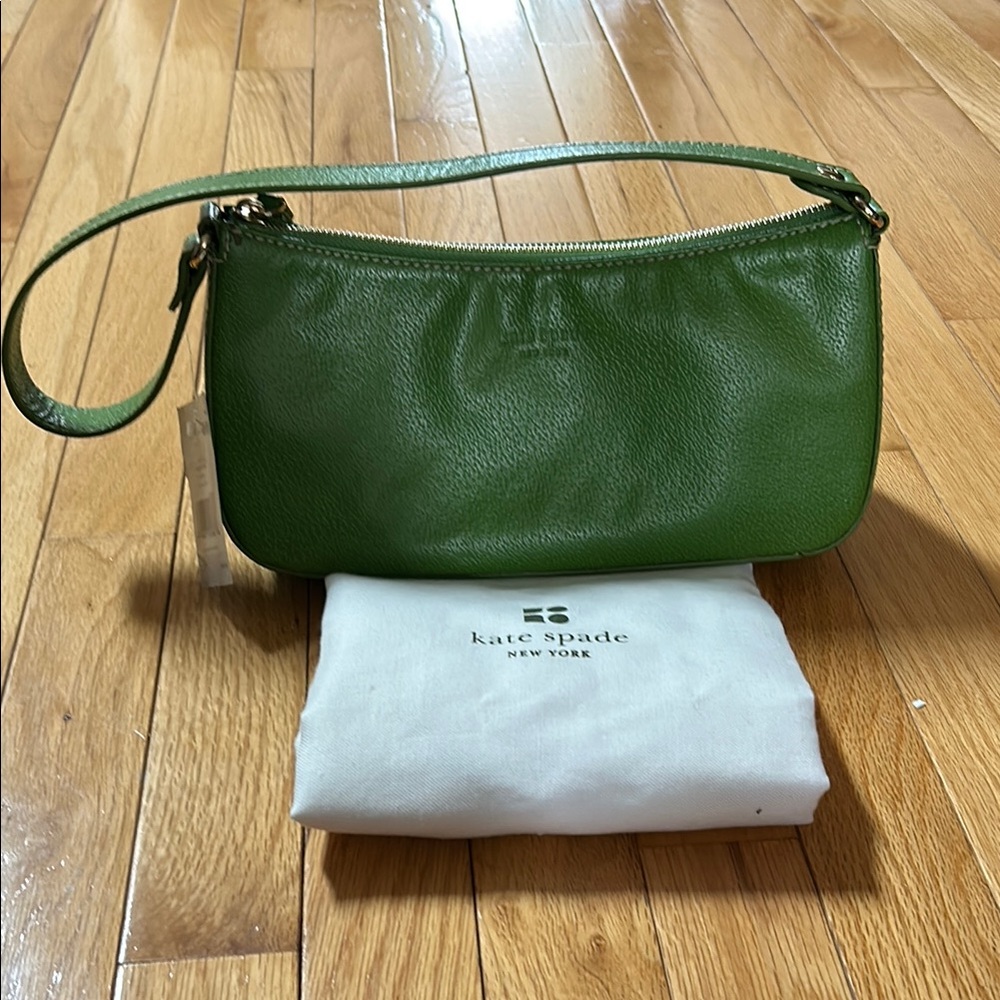Kate Spade Green Shoulder Bag with Leather Texture and Sleek Design